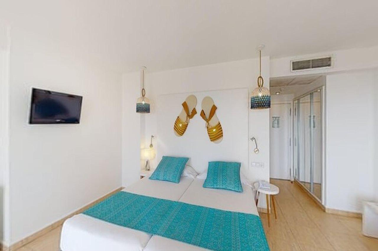Aparthotel Tropic Garden Santa Eularia des Riu Ngoại thất bức ảnh