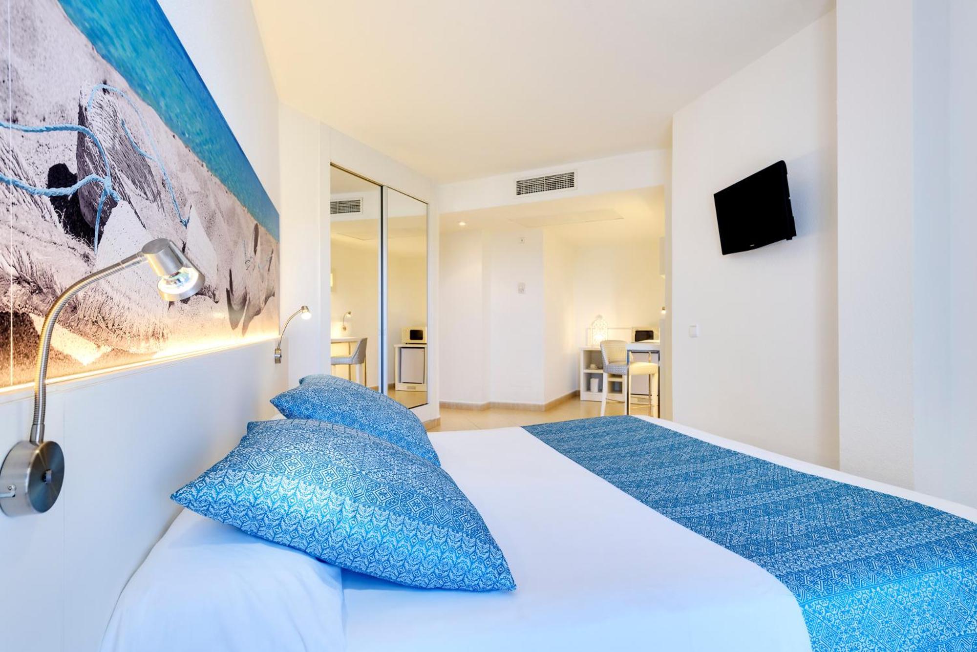 Aparthotel Tropic Garden Santa Eularia des Riu Ngoại thất bức ảnh