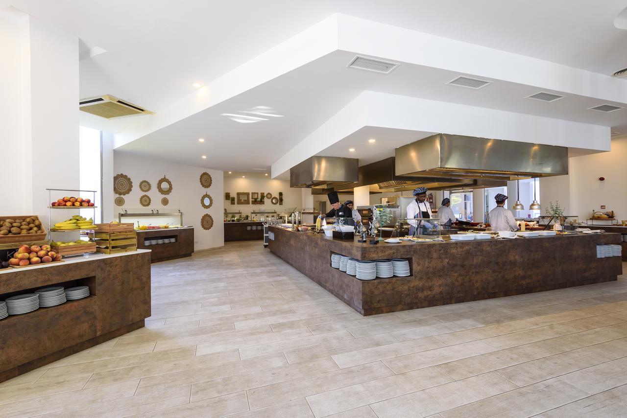 Aparthotel Tropic Garden Santa Eularia des Riu Ngoại thất bức ảnh