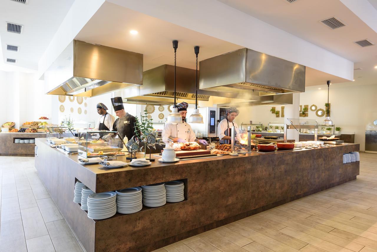 Aparthotel Tropic Garden Santa Eularia des Riu Ngoại thất bức ảnh